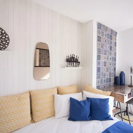Estrela Bright & Charming